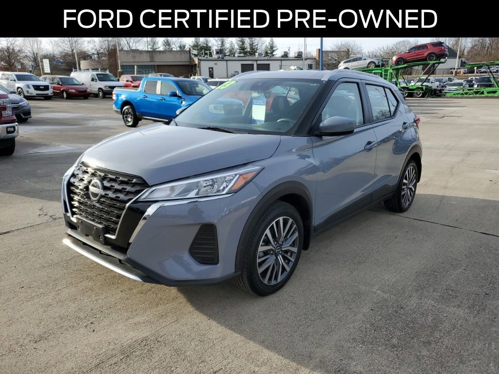 Used 2023 Nissan Kicks SV image 2