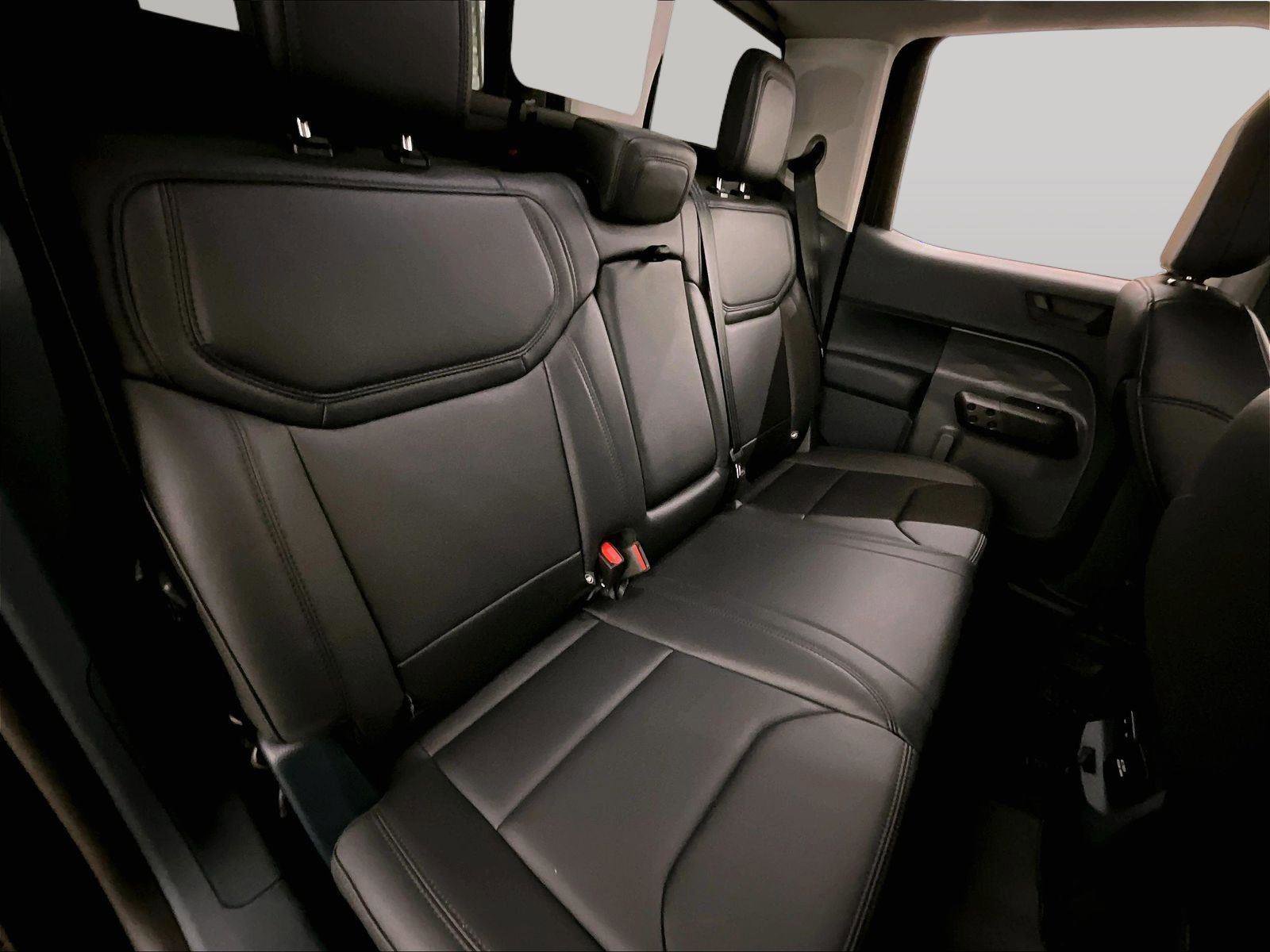 Certified 2025 Ford Maverick Lariat w/ Black Appearance Package image 26