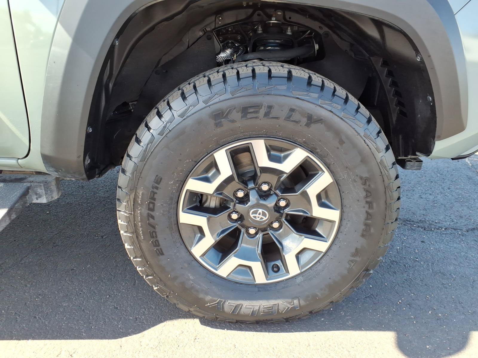 Used 2023 Toyota Tacoma TRD Off-Road w/ TRD Premium Off Road Package AWD/4WD image 8