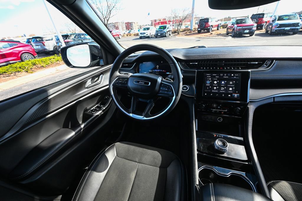 Used 2023 Jeep Grand Cherokee L Laredo AWD/4WD image 38