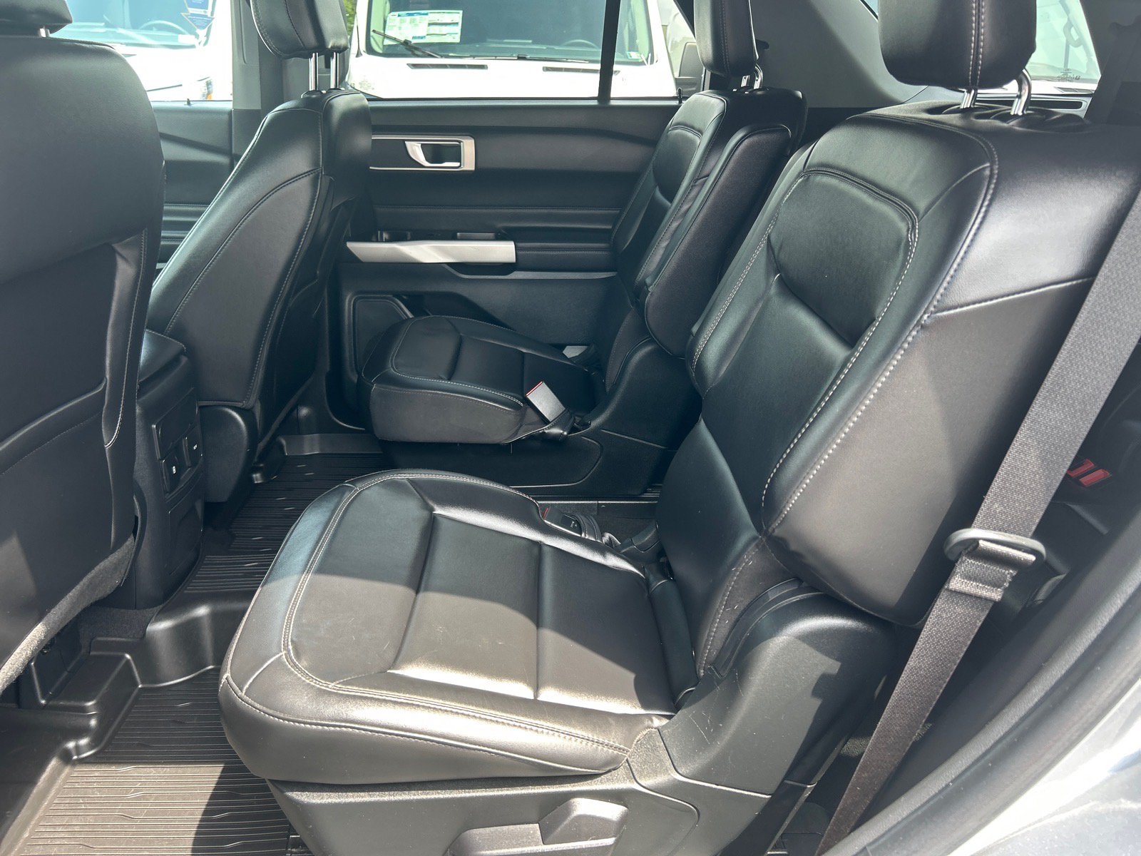 Certified 2023 Ford Explorer XLT w/ Equipment Group 202A AWD/4WD image 10