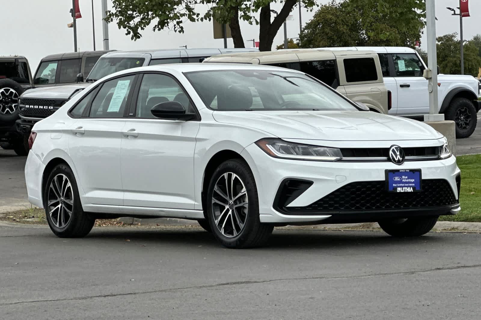 Used 2025 Volkswagen Jetta Sport FWD image 9