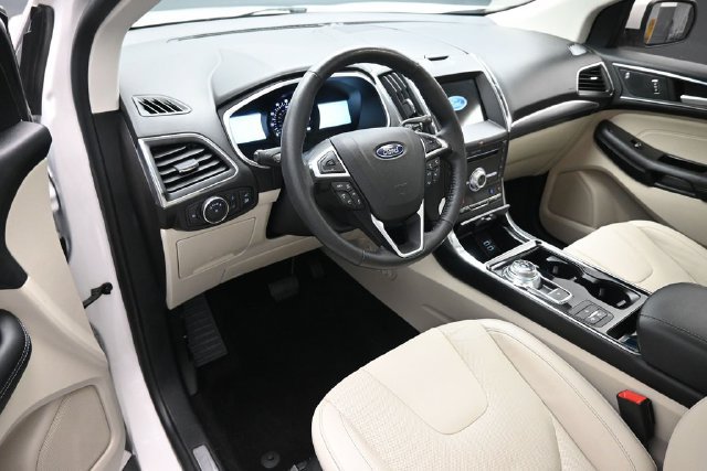 Certified 2019 Ford Edge Titanium w/ Equipment Group 301A AWD/4WD image 9