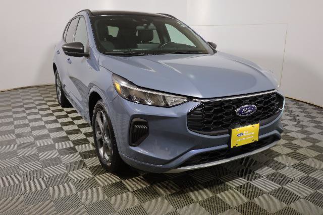Certified 2023 Ford Escape ST-Line w/ Tech Pack #1 AWD/4WD image 5