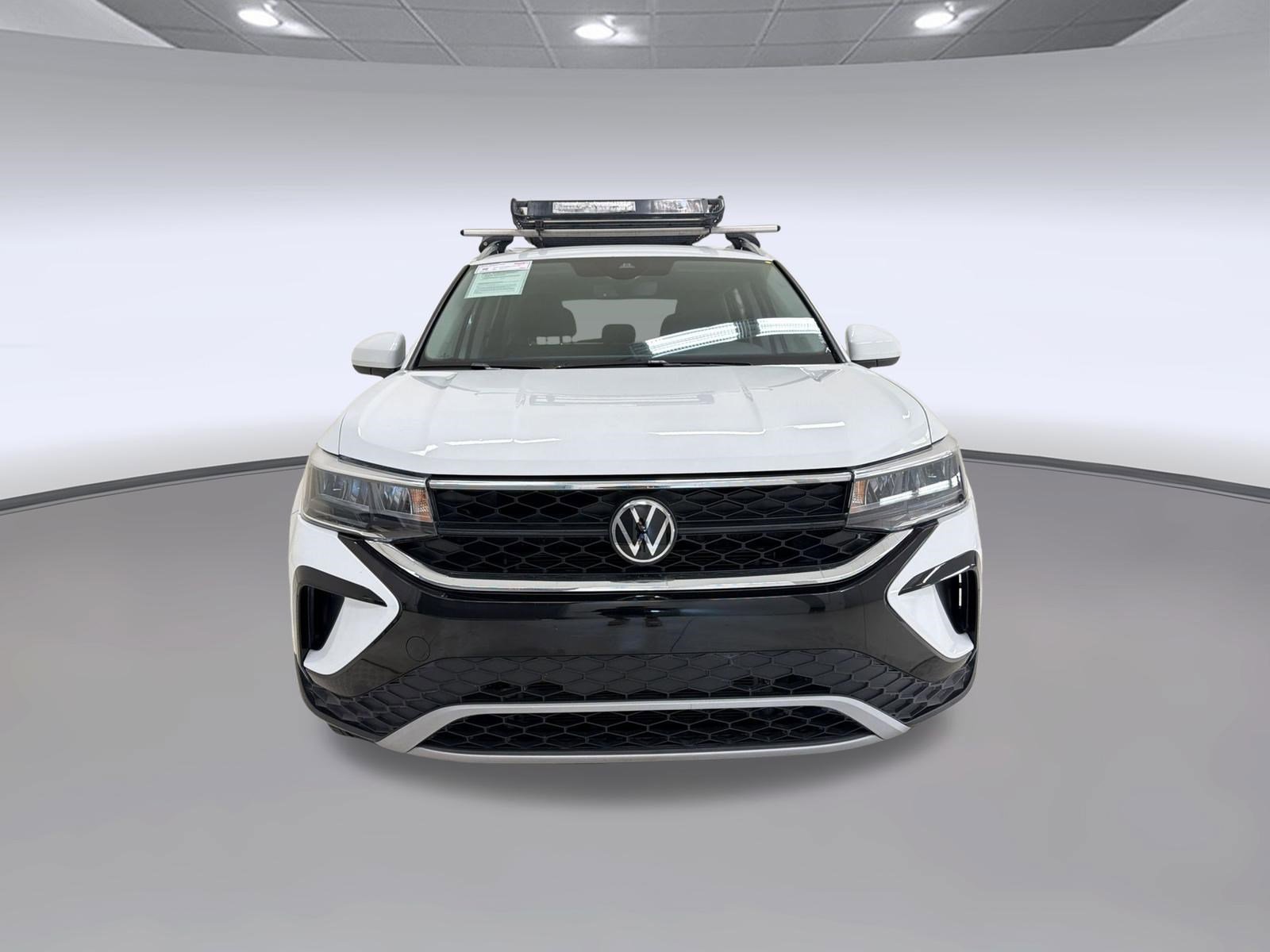 Used 2024 Volkswagen Taos SE w/ Black Wheel Package FWD image 6