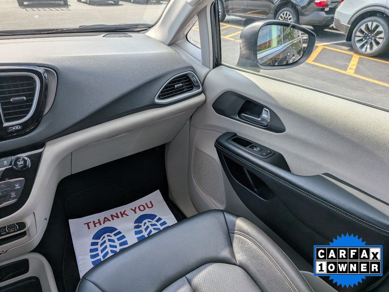 Used 2023 Chrysler Pacifica Touring-L FWD image 19