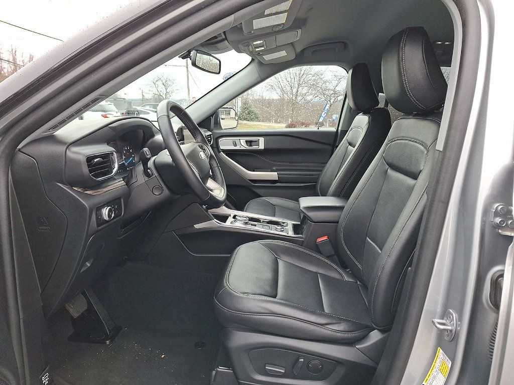 Certified 2022 Ford Explorer Limited w/ Equipment Group 301A image 16
