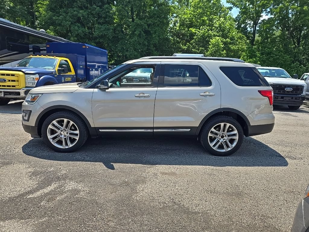 Certified 2017 Ford Explorer XLT w/ Equipment Group 202A AWD/4WD image 9