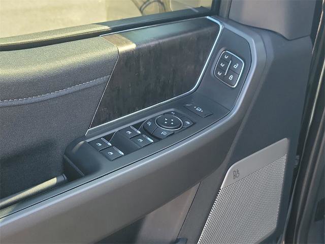 Certified 2025 Ford F250 Lariat w/ Black Appearance Package image 22