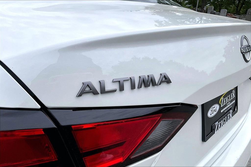 Used 2025 Nissan Altima 2.5 SV FWD image 8