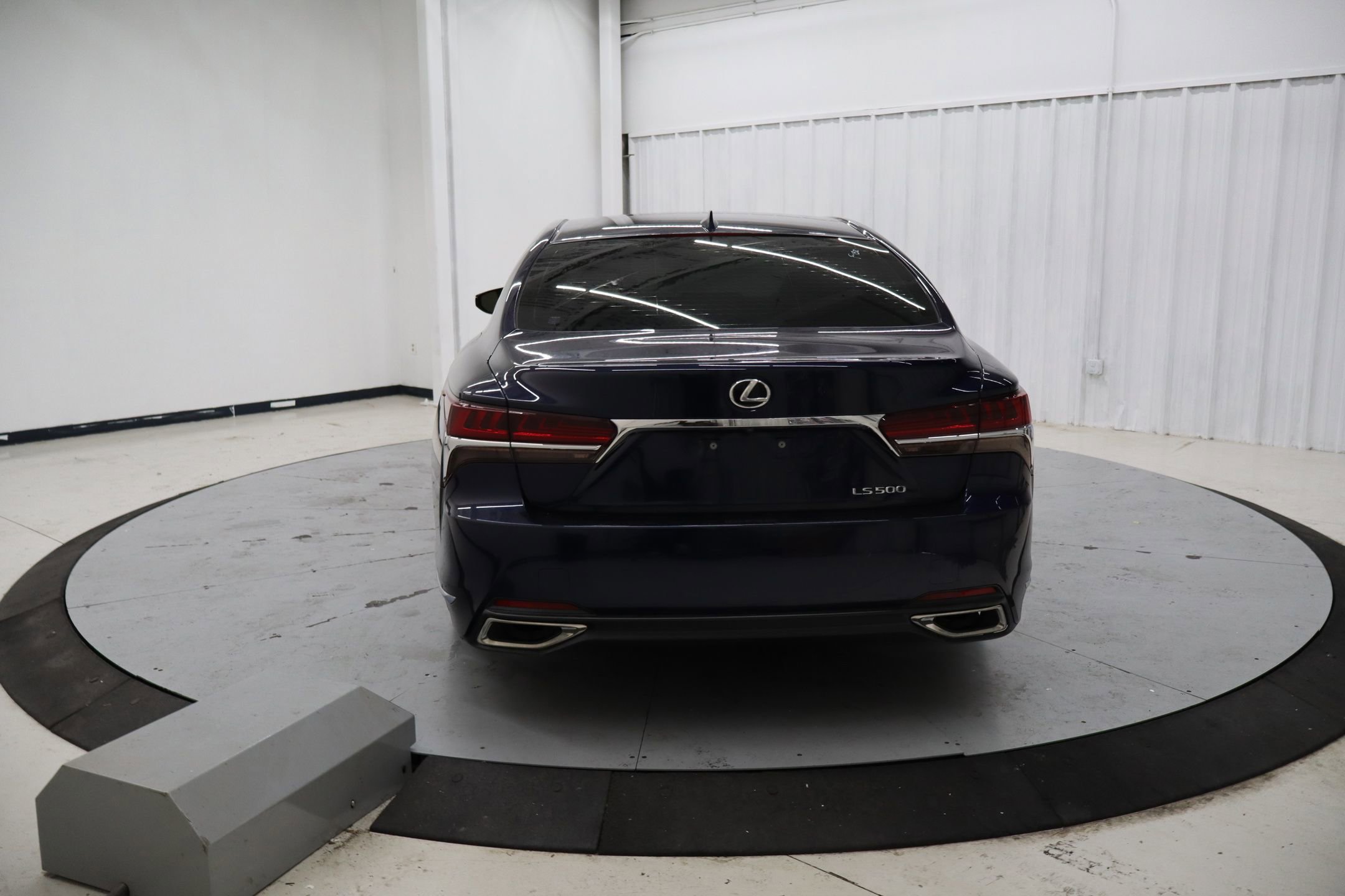 Used 2020 Lexus LS 500 w/ Interior Upgrade Package RWD image 4