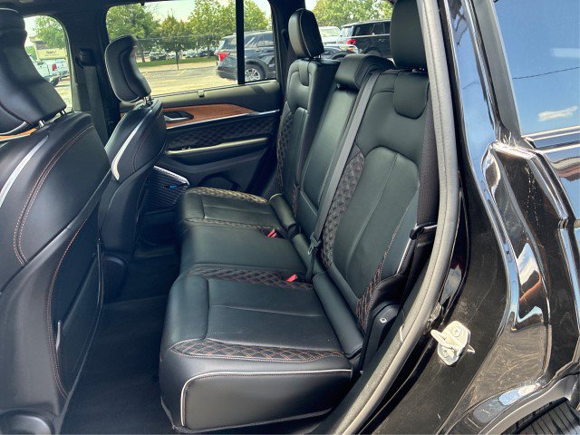 Used 2022 Jeep Grand Cherokee Summit AWD/4WD image 10