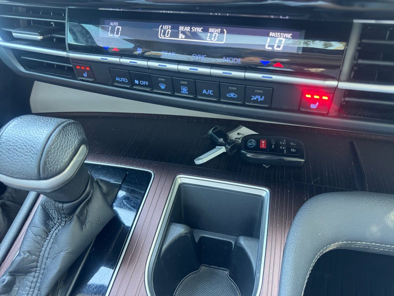 Used 2021 Toyota Sienna XLE image 30