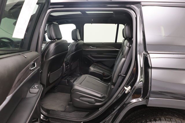 Used 2024 Jeep Grand Cherokee L Limited w/ Luxury Tech Group II AWD/4WD image 28