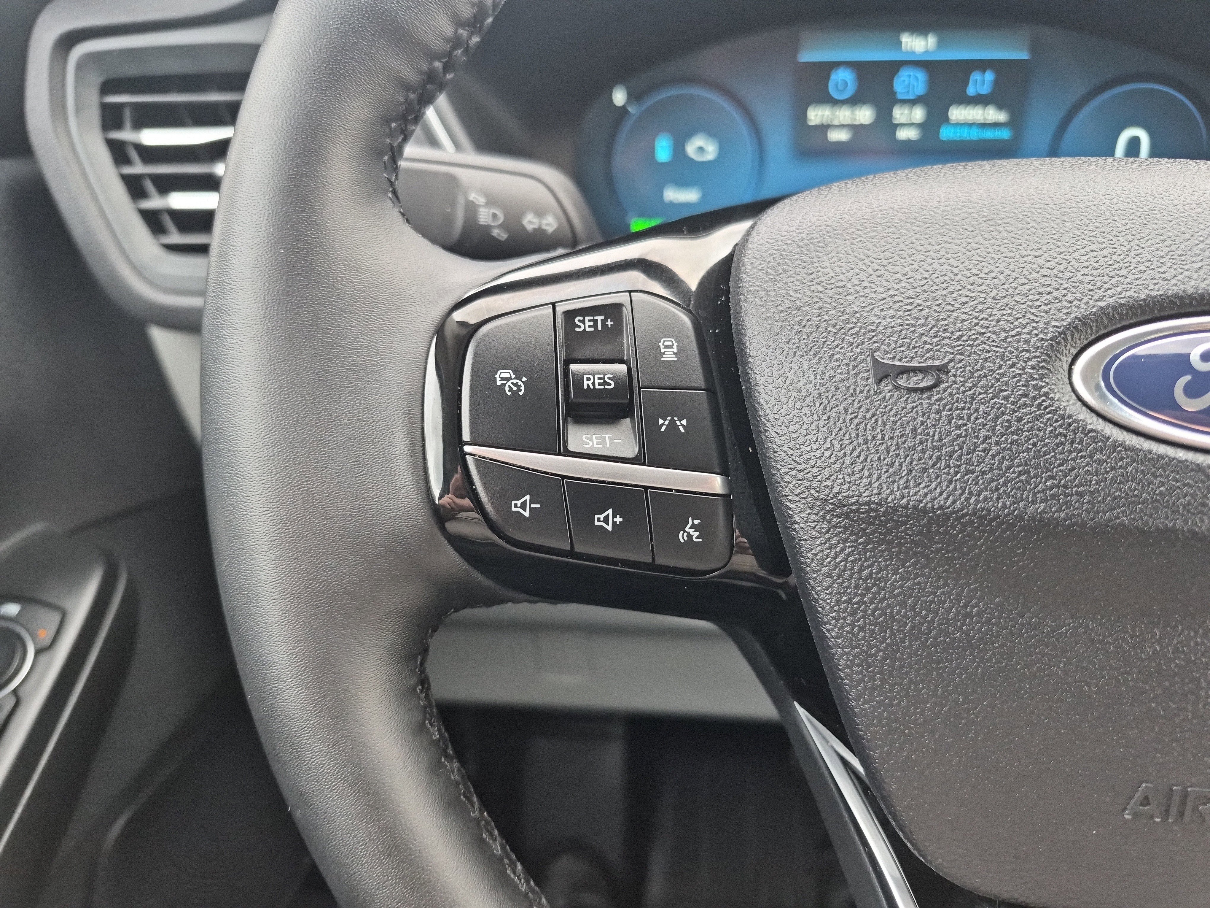 Certified 2025 Ford Escape PHEV w/ PHEV Premium Package image 23