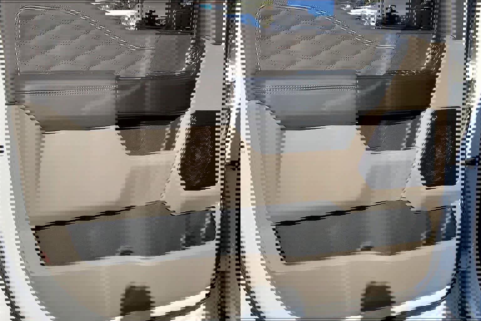 Certified 2025 Ford F350 Platinum w/ Platinum Plus Package image 21