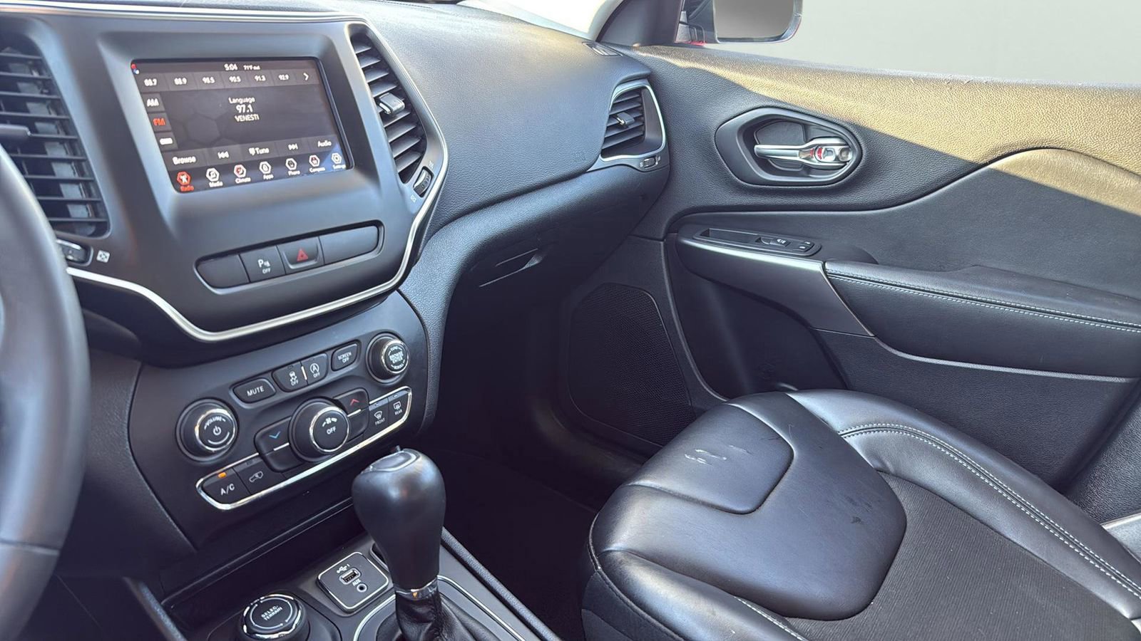 Used 2020 Jeep Cherokee Latitude Plus image 20