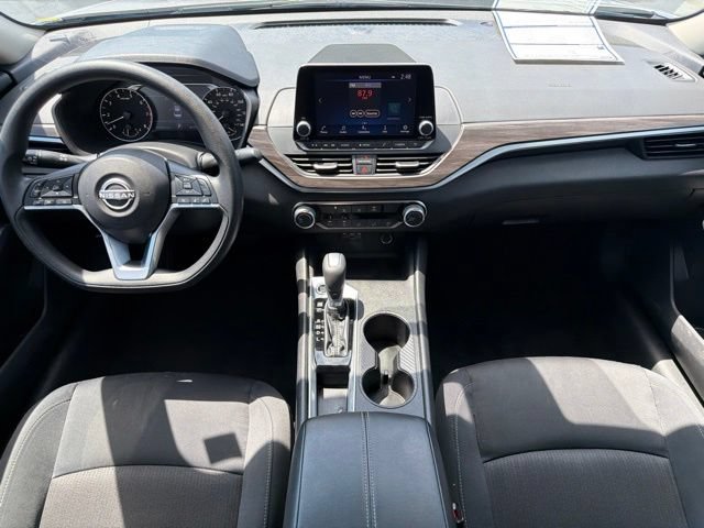 Used 2025 Nissan Altima 2.5 SV FWD image 13