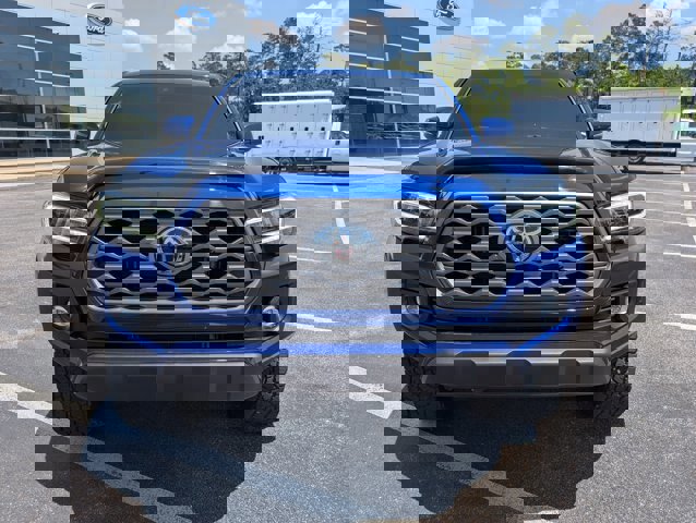 Used 2023 Toyota Tacoma TRD Off-Road w/ Technology Package AWD/4WD image 8