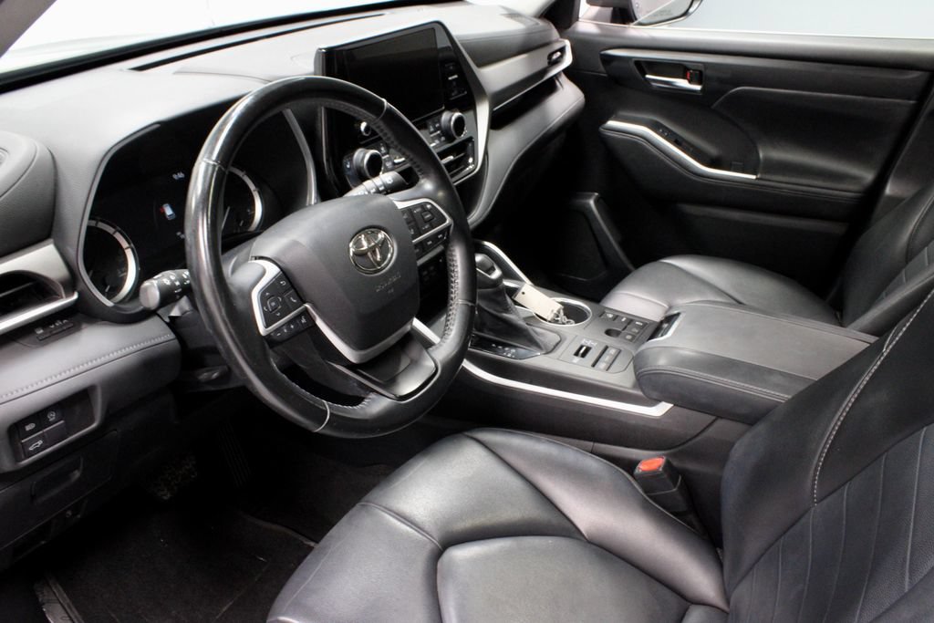 Used 2023 Toyota Highlander AWD image 22
