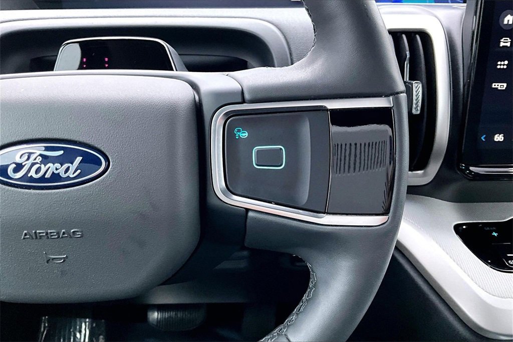 Certified 2025 Ford Expedition Active image 18