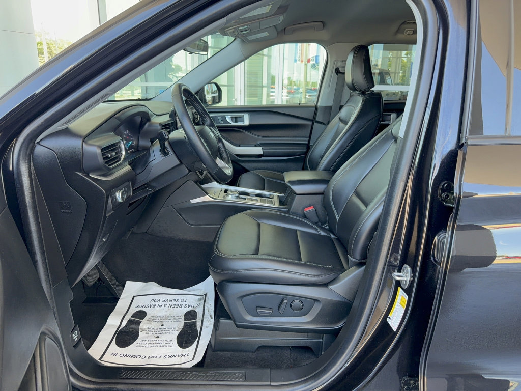 Certified 2022 Ford Explorer XLT w/ Equipment Group 202A RWD image 12