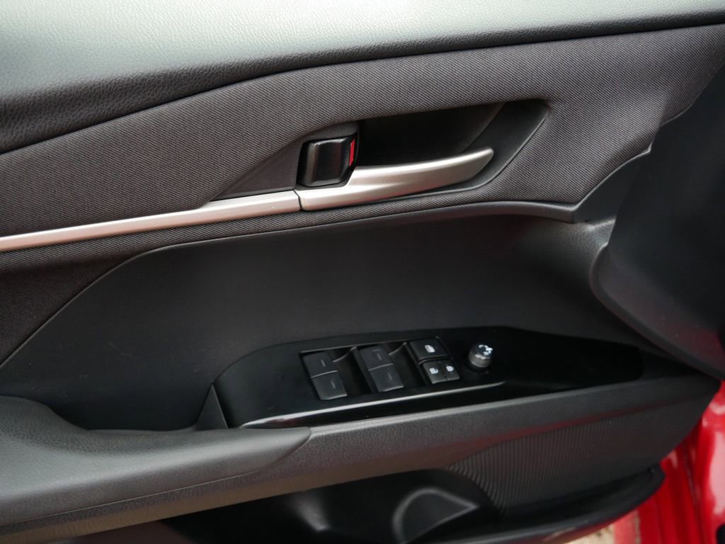 Used 2025 Toyota Camry LE image 16