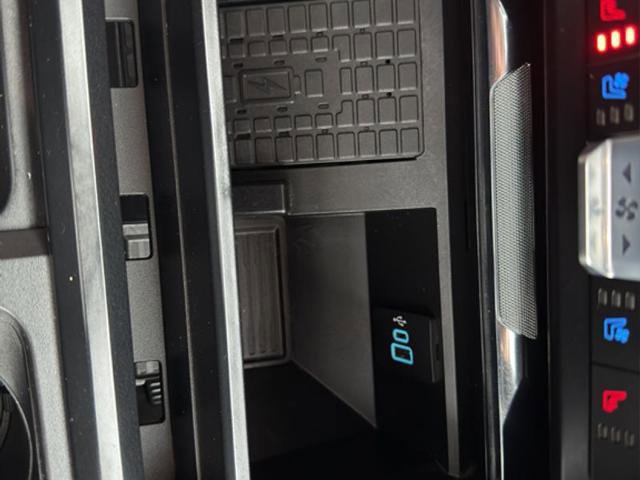 Certified 2025 Ford F350 Lariat w/ Black Appearance Package image 27