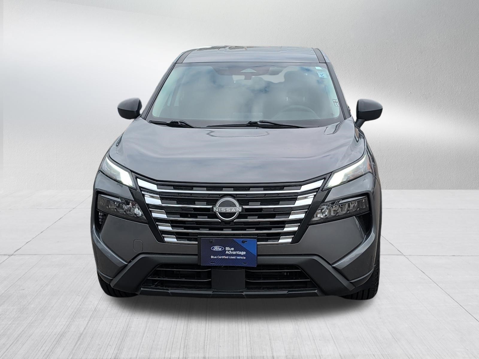 Used 2024 Nissan Rogue S AWD/4WD image 2