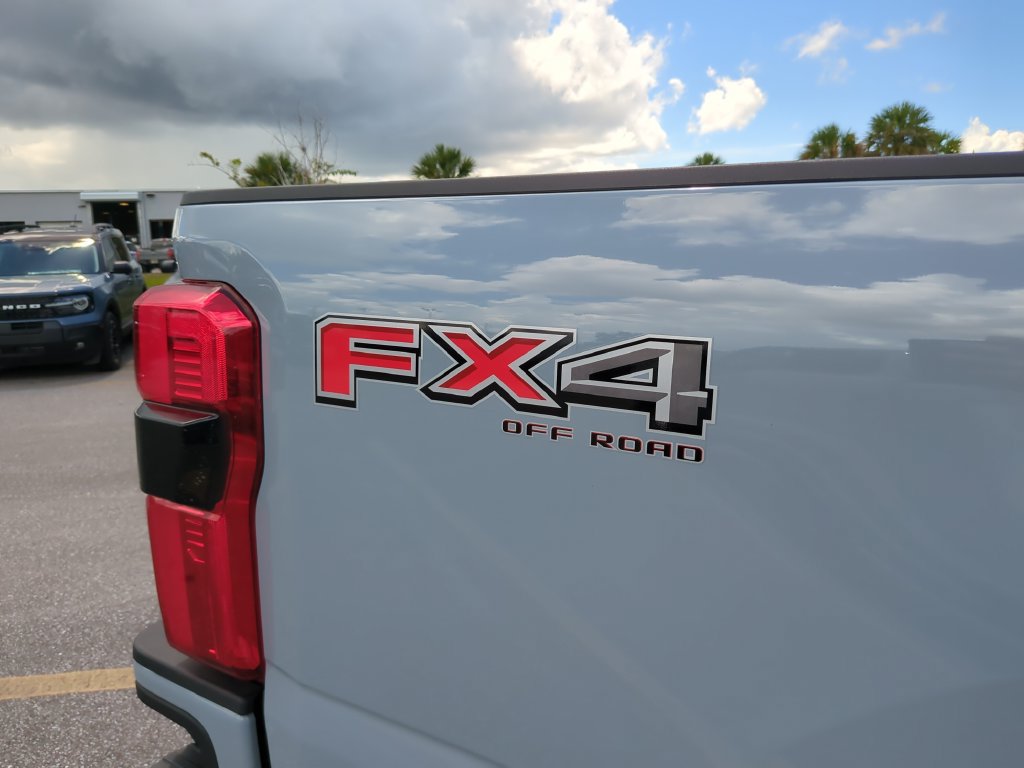 Certified 2025 Ford F250 Platinum w/ FX4 Off-Road Package AWD/4WD image 11
