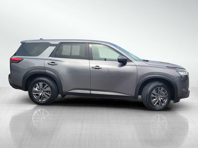 Used 2022 Nissan Pathfinder S image 2