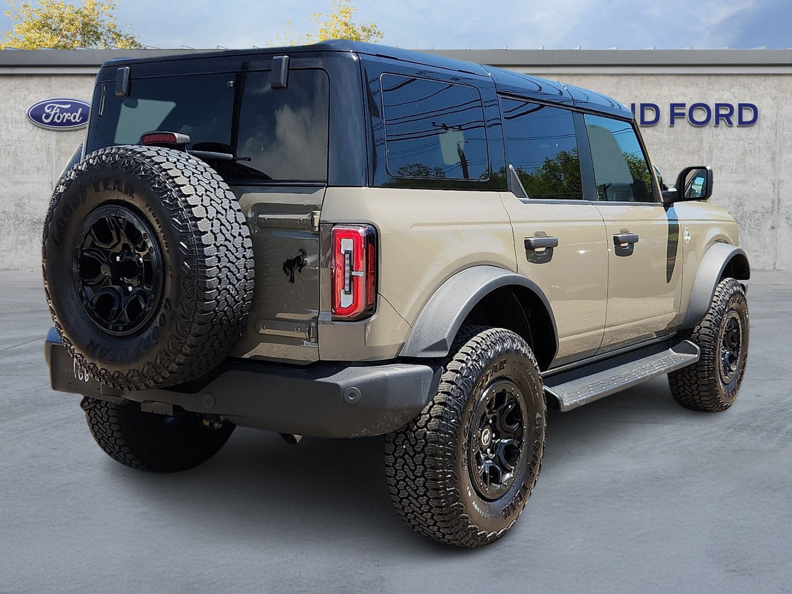 Certified 2025 Ford Bronco Outer Banks w/ Sasquatch Package AWD/4WD image 6