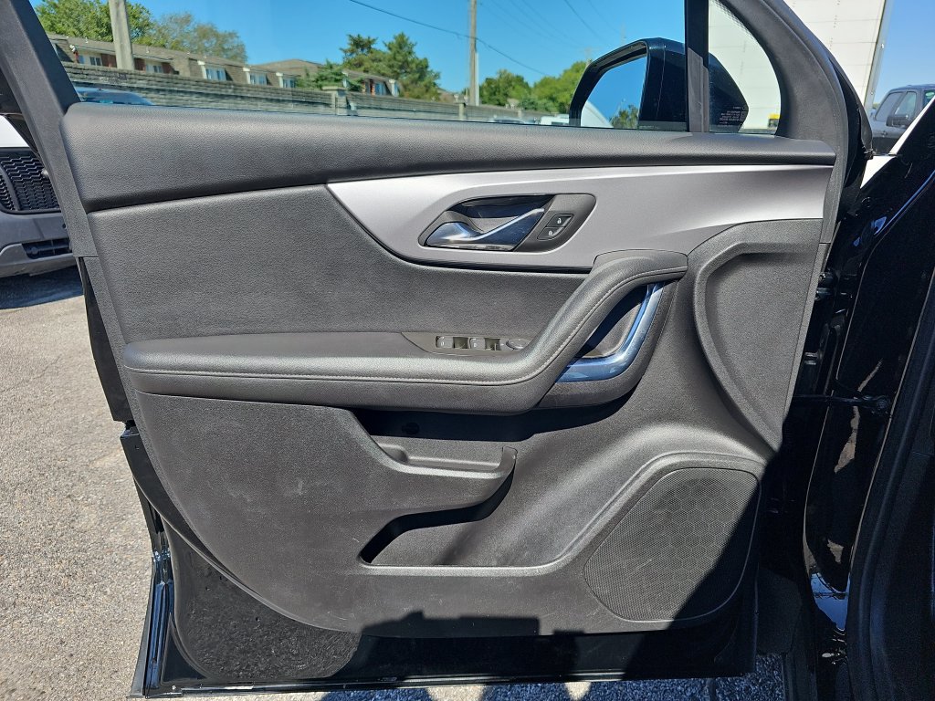 Used 2025 Chevrolet Blazer LT FWD image 27