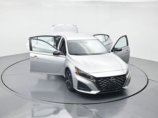 Used 2024 Nissan Altima 2.5 SR FWD image 47