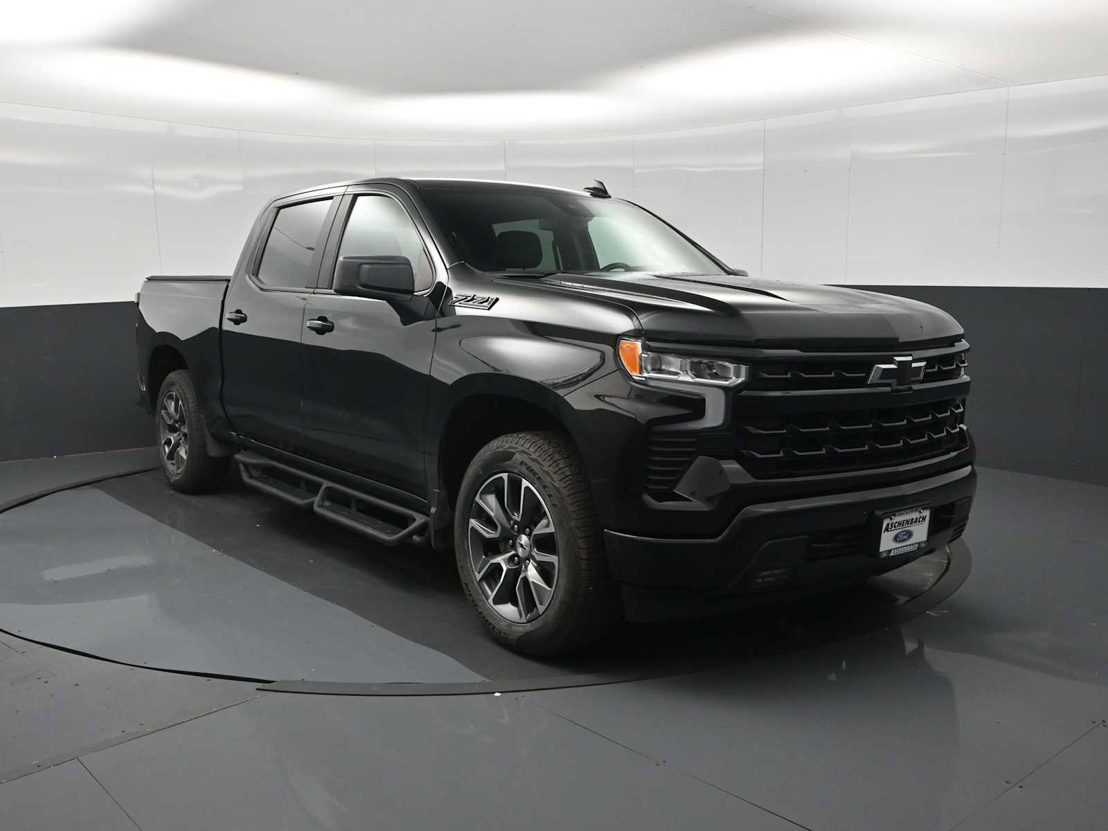Used 2023 Chevrolet Silverado 1500 RST AWD/4WD image 2