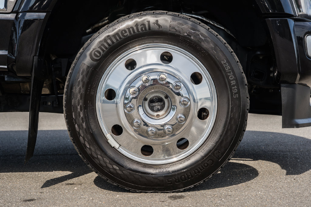 Certified 2024 Ford F450 Platinum w/ FX4 Off-Road Package AWD/4WD image 26
