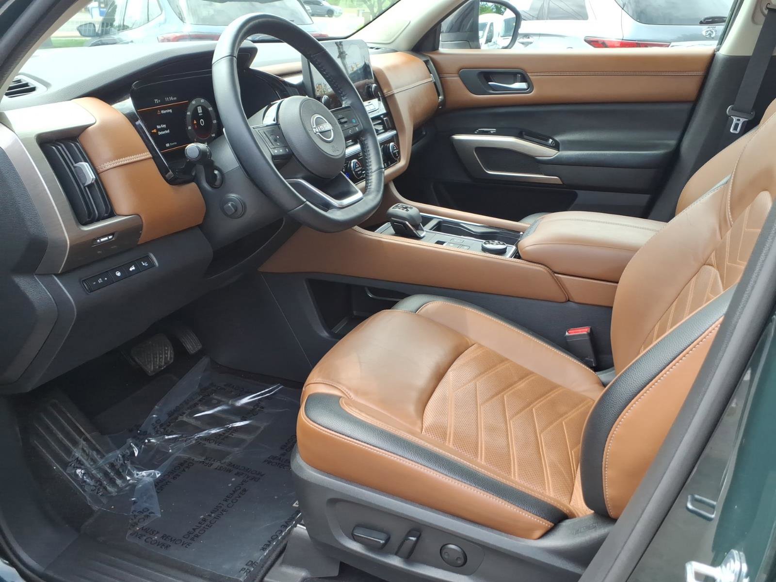 Used 2022 Nissan Pathfinder Platinum w/ Lighting Package (N93) AWD/4WD image 10