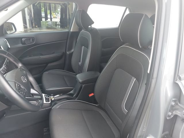 Used 2022 Hyundai Venue Limited FWD image 14