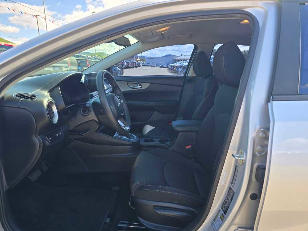 Used 2019 Kia Forte LXS FWD image 9