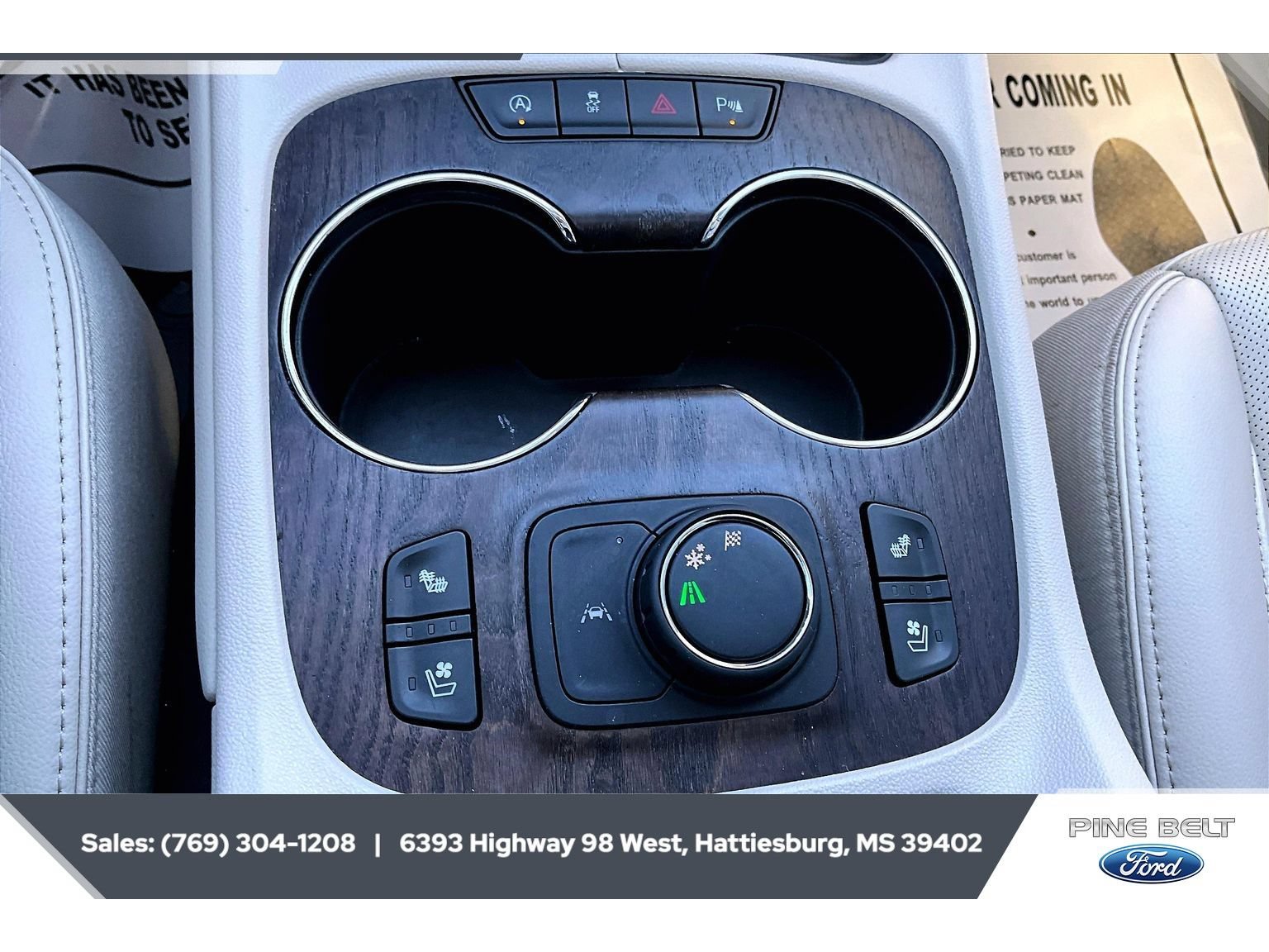 Used 2021 GMC Acadia Denali w/ Denali Technology Package FWD image 23