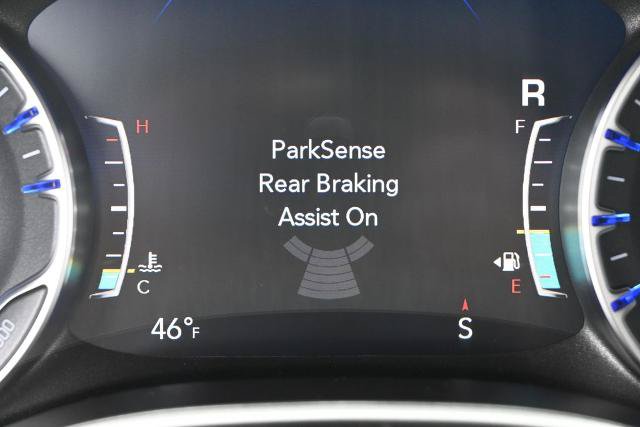 Used 2024 Chrysler Pacifica Touring-L AWD/4WD image 38