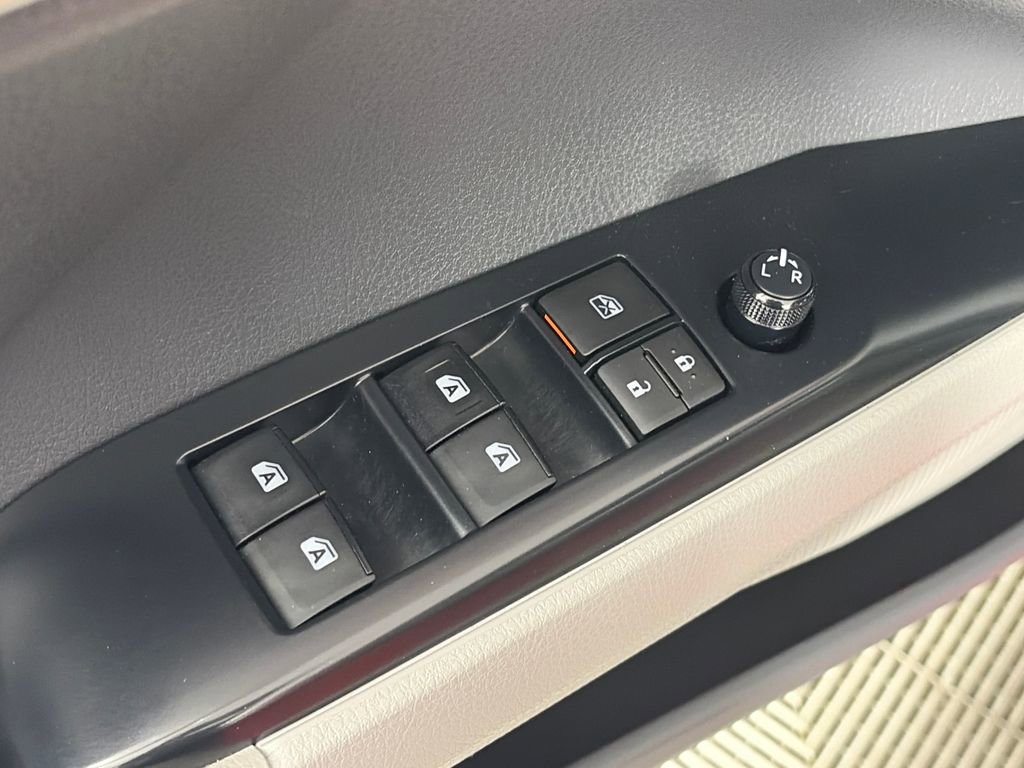 Used 2020 Toyota Camry SE w/ Carpet Mat Package FWD image 25