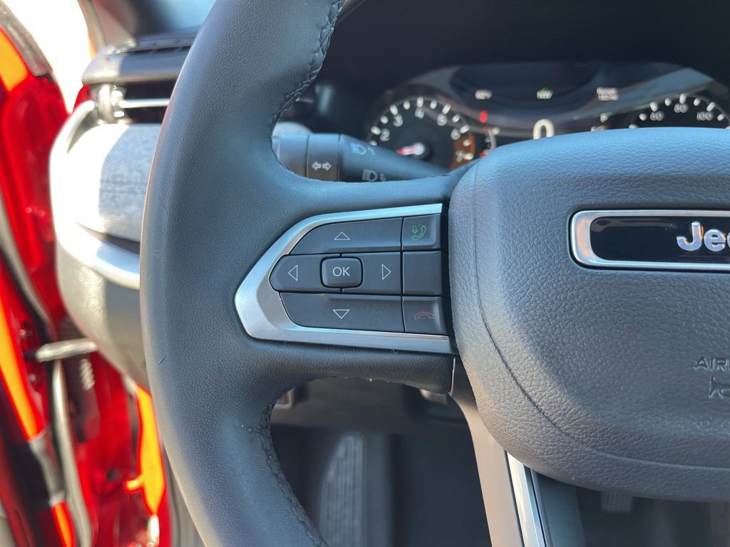 Used 2024 Jeep Compass Latitude image 17