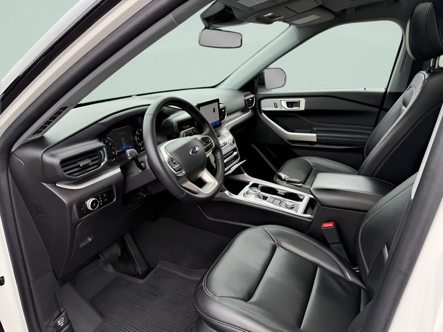 Certified 2023 Ford Explorer XLT w/ Equipment Group 202A AWD/4WD image 4