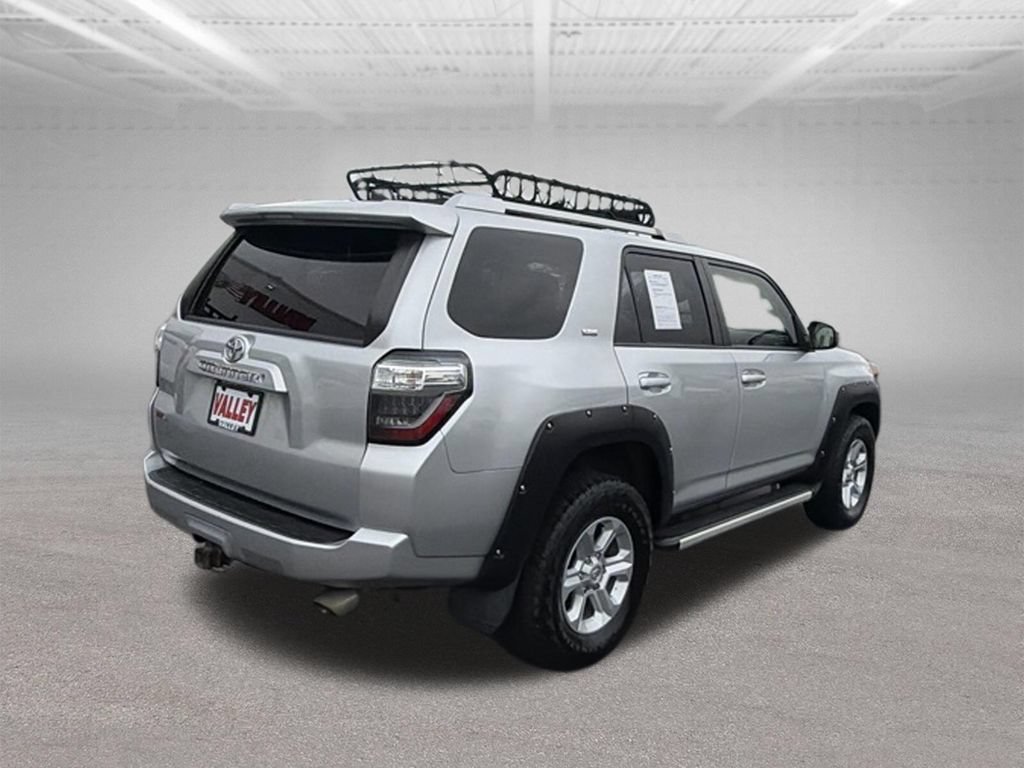 Used 2018 Toyota 4Runner SR5 AWD/4WD image 11