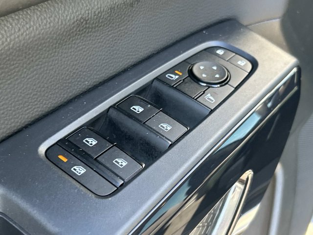 Used 2025 Nissan Pathfinder S FWD image 31