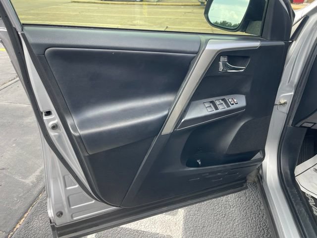 Used 2018 Toyota RAV4 XLE FWD image 13