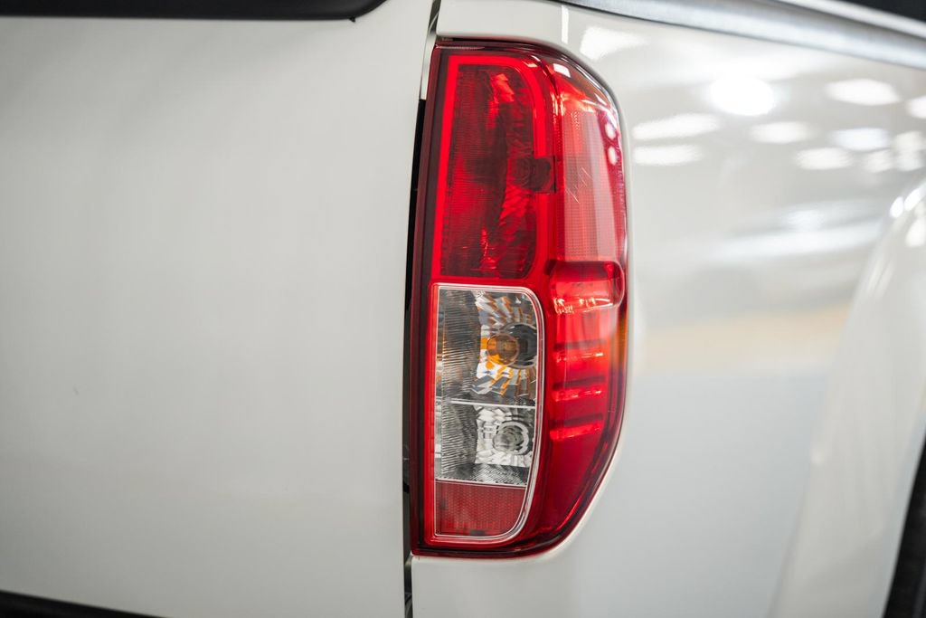 Used 2021 Nissan Frontier SV RWD image 9
