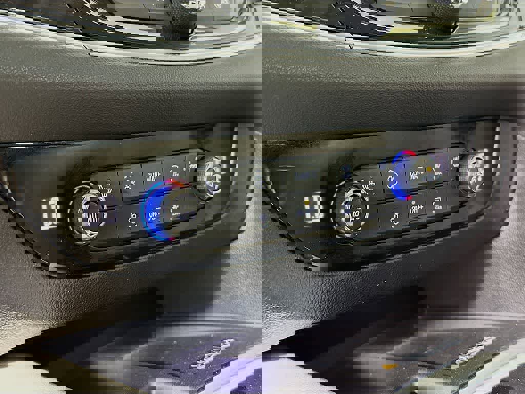 Used 2023 Buick Enclave Essence w/ Sport Touring Edition image 18