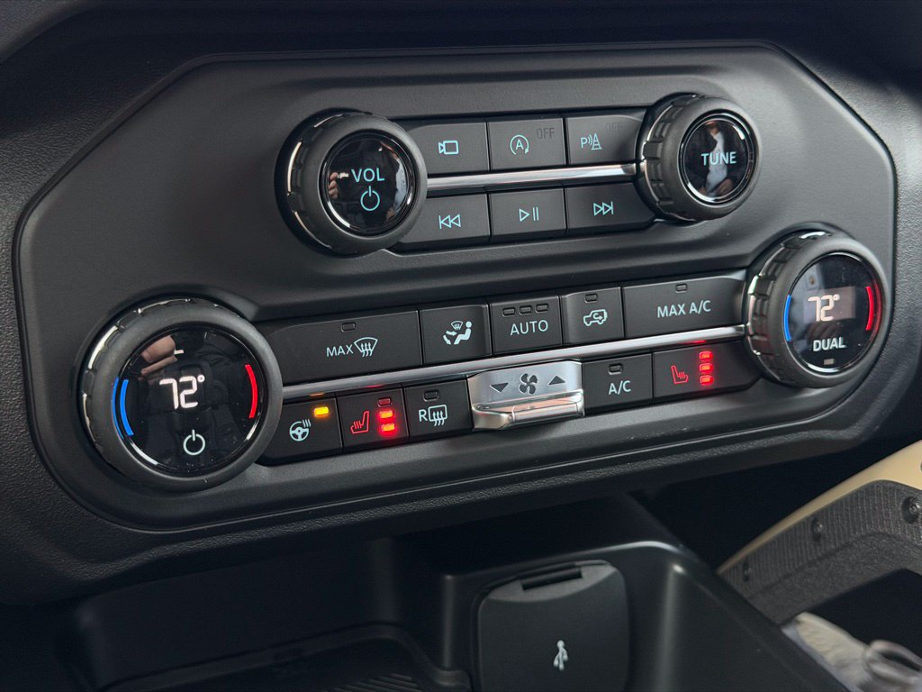 Certified 2025 Ford Bronco Badlands AWD/4WD image 39